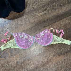 RARE Victoria Secret Lace 36DD Bra ❤️